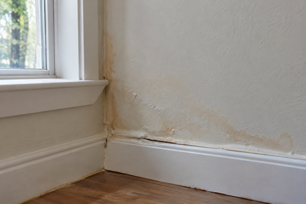 How to Tell If Water Has Reached Behind a Wall